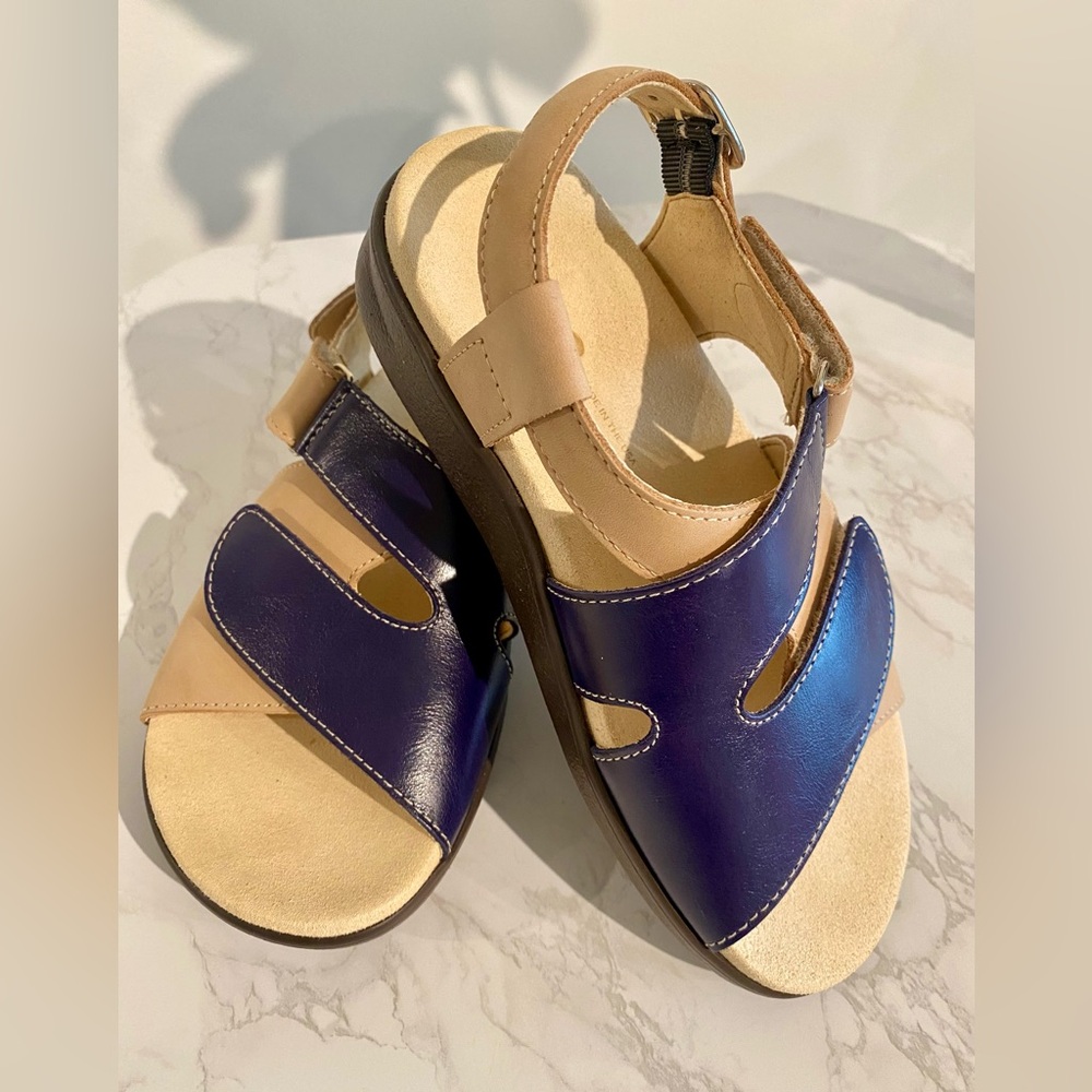NEW IN Box SAS Huggy Sandal